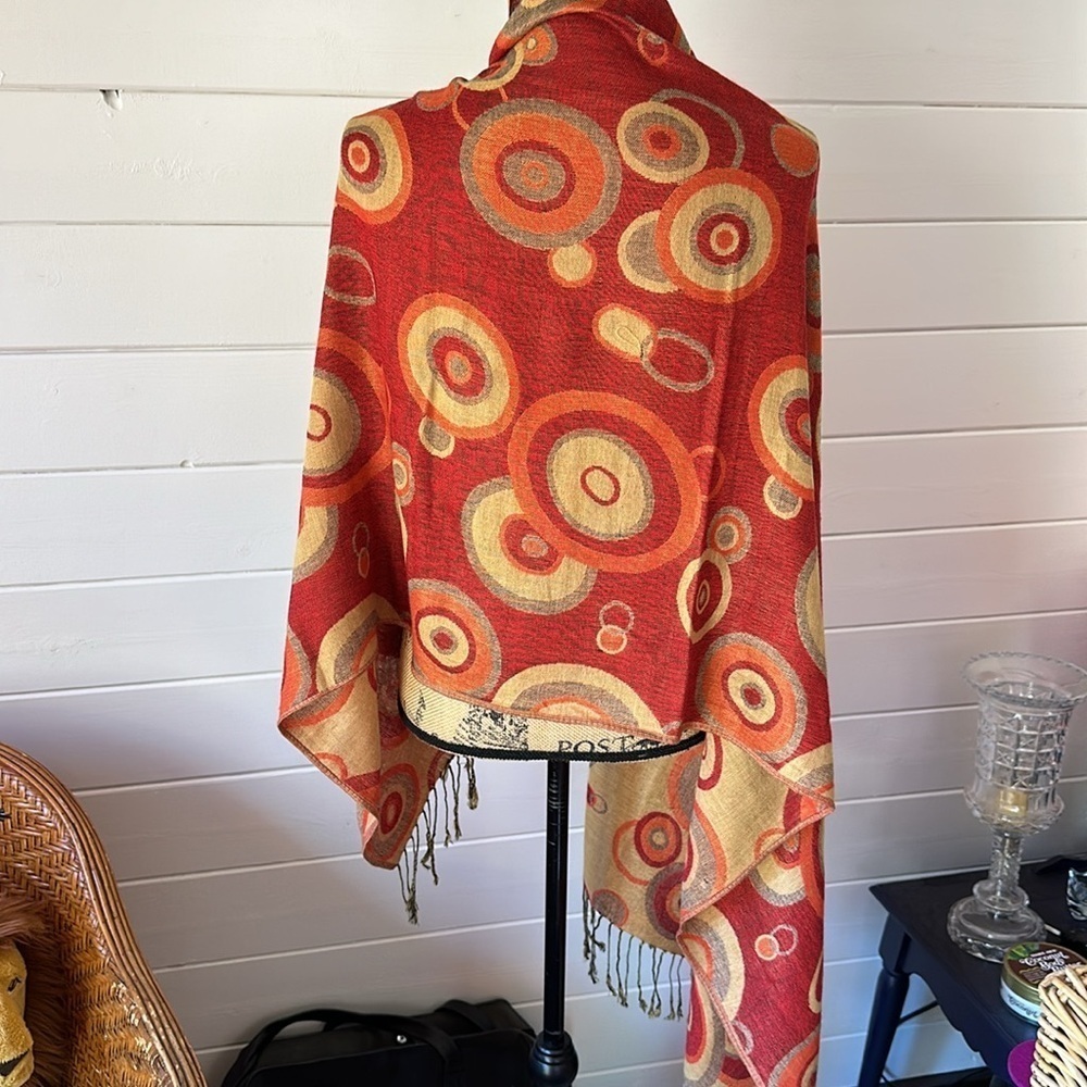🧡💛🧡 Beautiful scarf wrap, orange tan circle design, drape shawl - Picture 6 of 9